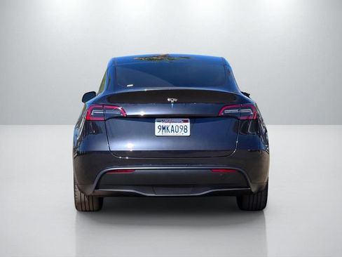 Used 2024 Tesla Model Y 2WD image 5