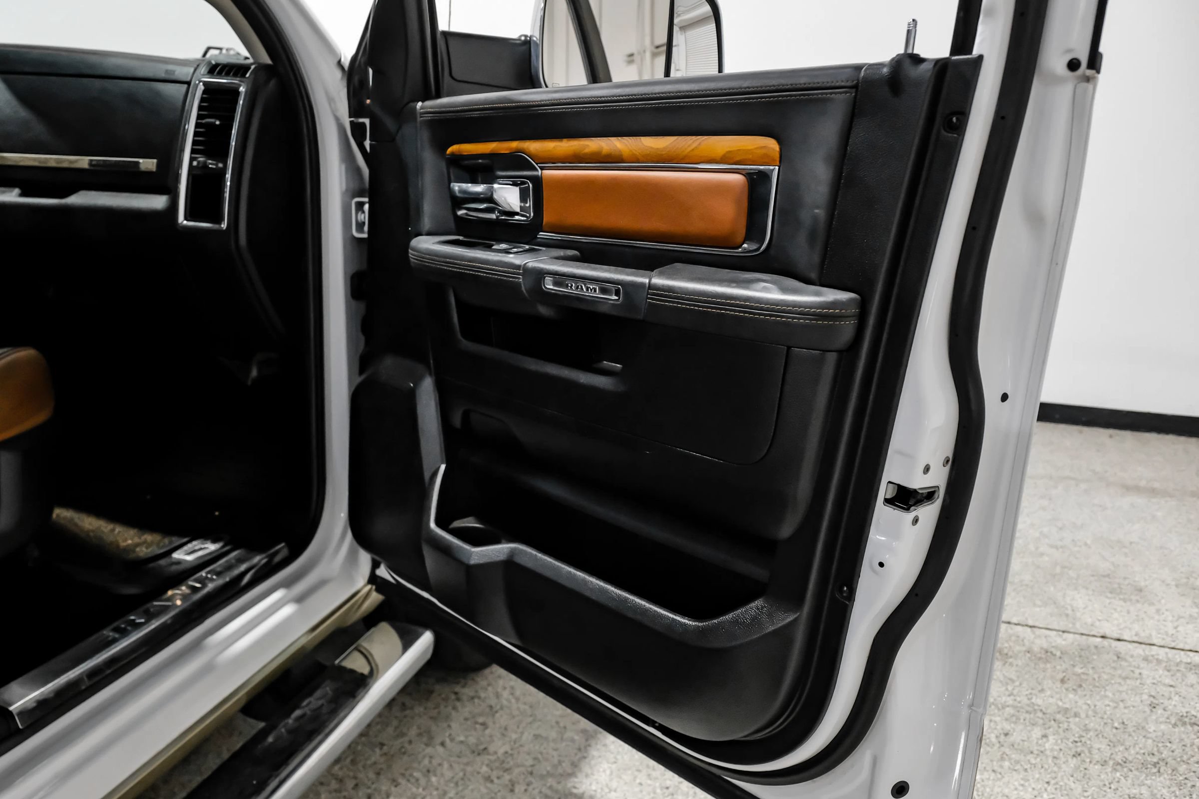 Used 2014 RAM 1500 Laramie Longhorn w/ Convenience Group AWD/4WD image 62
