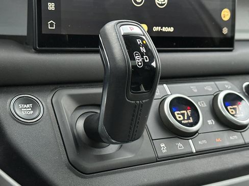 Used 2025 Land Rover Defender 110 S image 24