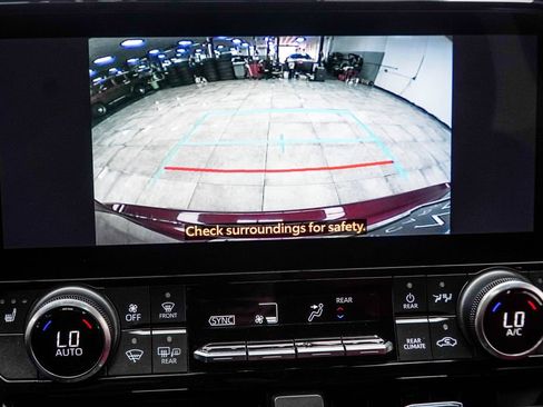 Used 2023 Toyota Highlander XSE FWD image 26