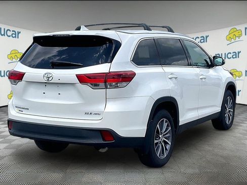 Used 2019 Toyota Highlander XLE AWD/4WD image 6