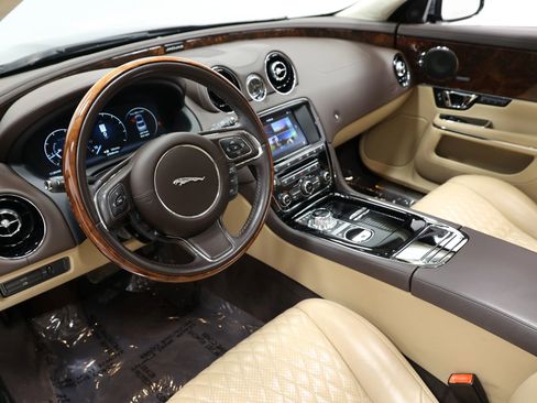 Used 2016 Jaguar XJ L Portfolio RWD image 2