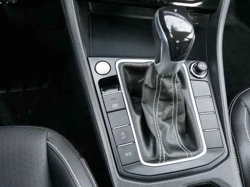 Used 2024 Volkswagen Jetta SE image 24