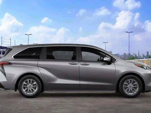 New 2026 Toyota Sienna LE AWD/4WD image 12
