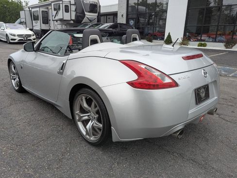 Used 2010 Nissan 370Z Touring w/ Sport Pkg RWD image 42