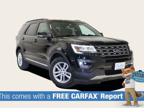 Used 2017 Ford Explorer XLT image 2