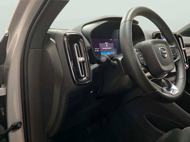 Used 2023 Volvo XC40 Recharge Ultimate AWD/4WD image 17