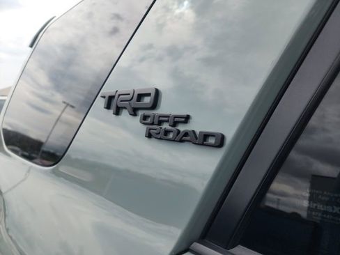 Used 2022 Toyota 4Runner TRD Off-Road Premium w/ TRD Black Wheel Package (TMS) AWD/4WD image 6