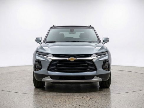 Used 2025 Chevrolet Blazer LT image 2