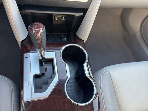 Used 2012 Toyota Camry image 25