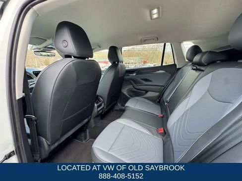 Certified 2025 Volkswagen Tiguan SE AWD/4WD image 10