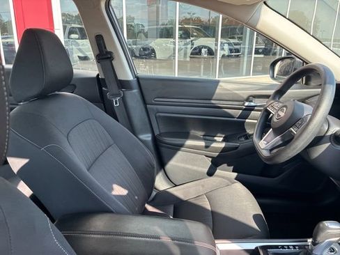 Used 2024 Nissan Altima 2.5 SV image 10