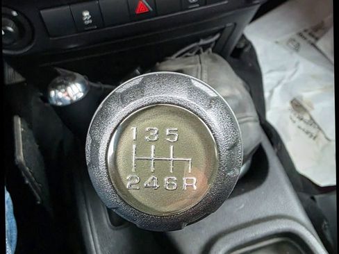 Used 2016 Jeep Wrangler Unlimited Rubicon AWD/4WD image 17