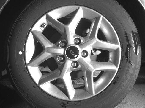 Used 2025 Kia Soul LX w/ LX Technology Package FWD image 14