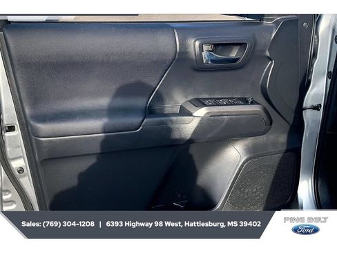Used 2023 Toyota Tacoma TRD Off-Road w/ Technology Package AWD/4WD image 18