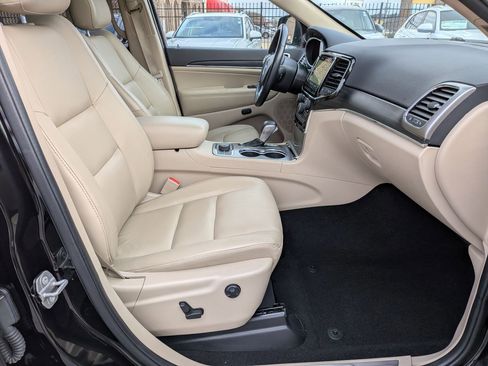 Used 2021 Jeep Grand Cherokee Limited w/ Trailer Tow Group IV image 38