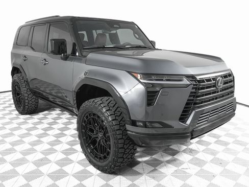 Used 2025 Lexus GX 550 image 4
