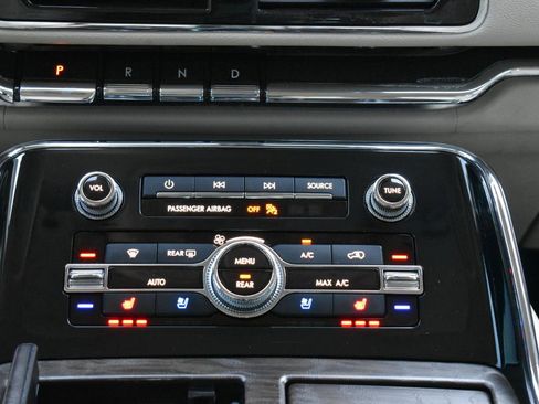 Used 2018 Lincoln Navigator Select RWD image 22