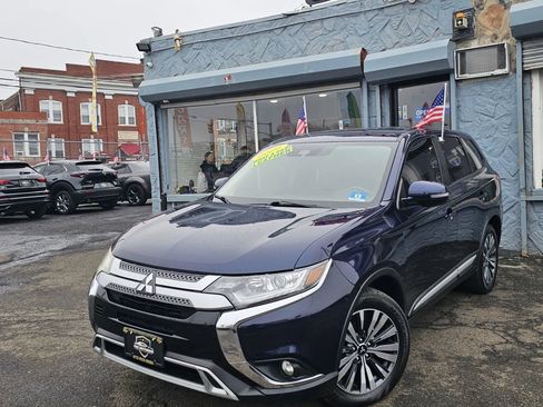 Used 2020 Mitsubishi Outlander LE image 3