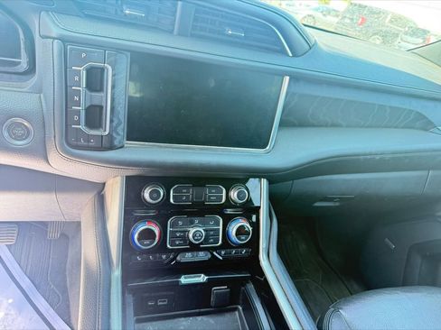 Used 2022 GMC Yukon XL Denali AWD/4WD image 17