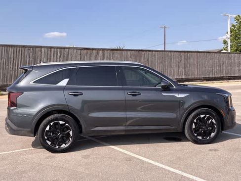 Used 2024 Kia Sorento S FWD image 7