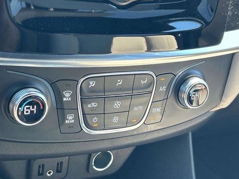 Used 2023 Chevrolet Traverse LS FWD image 32