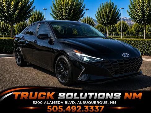 Used 2022 Hyundai Elantra SEL w/ Cargo Package FWD image 1