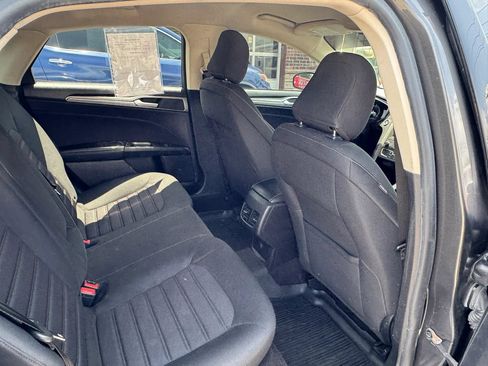 Used 2020 Ford Fusion SE FWD image 31