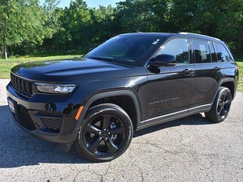 Used 2024 Jeep Grand Cherokee Altitude AWD/4WD image 14