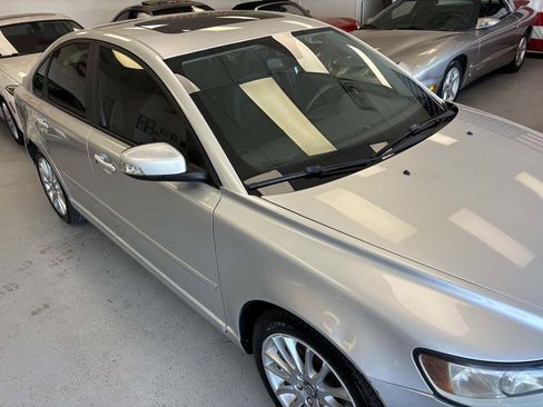Used 2010 Volvo S40 2.4i FWD image 4