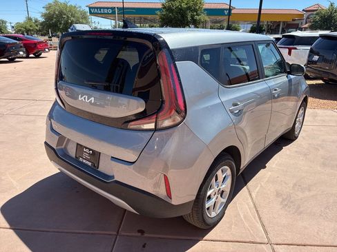 Certified 2025 Kia Soul LX FWD image 8