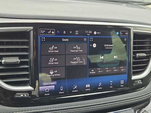 Used 2024 Chrysler Pacifica Limited FWD image 28