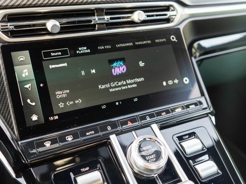 Used 2025 Aston Martin V8 Vantage Coupe image 18