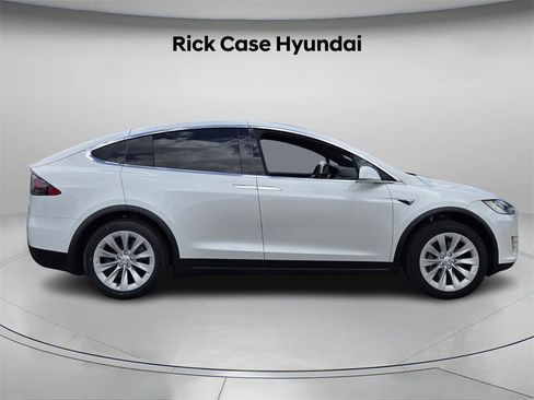 Used 2019 Tesla Model X 75D image 4
