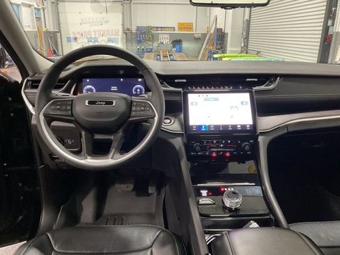 Used 2023 Jeep Grand Cherokee Limited w/ Luxury Tech Group II image 12