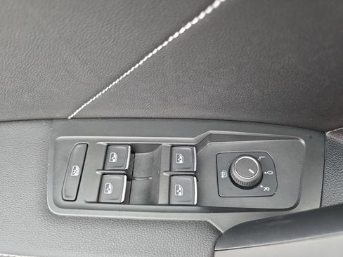 Used 2024 Volkswagen Tiguan SE R-Line image 29