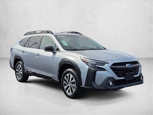 Used 2023 Subaru Outback Premium image 3