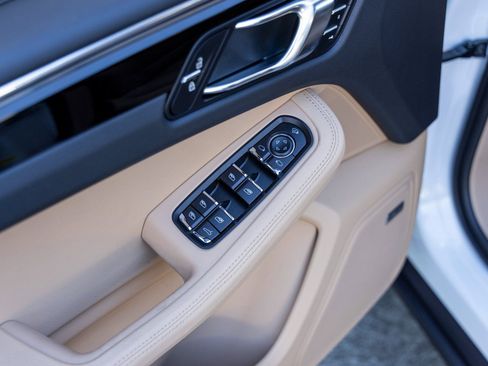 Certified 2025 Porsche Macan image 25