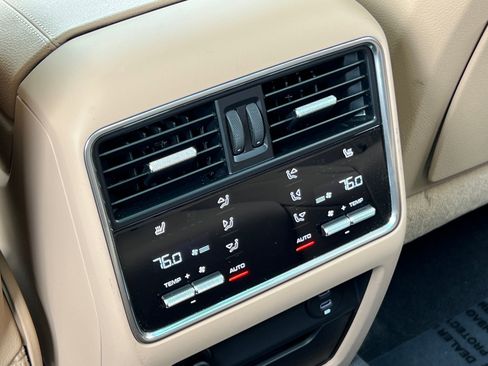 Used 2021 Porsche Cayenne S AWD/4WD image 21