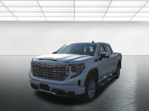 Used 2024 GMC Sierra 1500 Denali w/ Technology Package AWD/4WD image 8