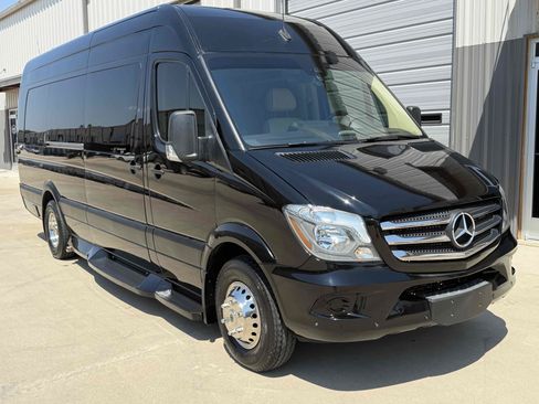 Used 2017 Mercedes-Benz Sprinter 3500 image 9