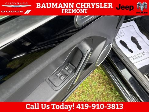 Used 2015 Volkswagen Beetle TDI FWD image 11