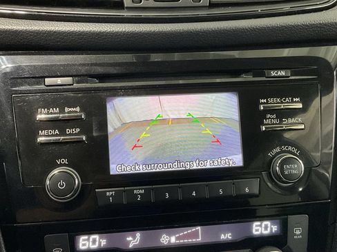 Used 2017 Nissan Rogue SV FWD image 16