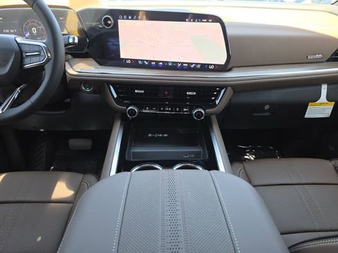 New 2026 Chevrolet Suburban High Country image 17