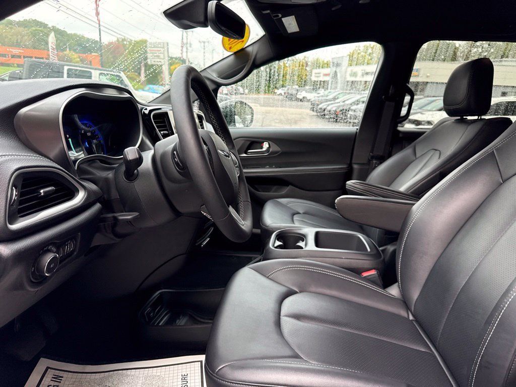 New 2026 Chrysler Pacifica Select AWD/4WD image 9