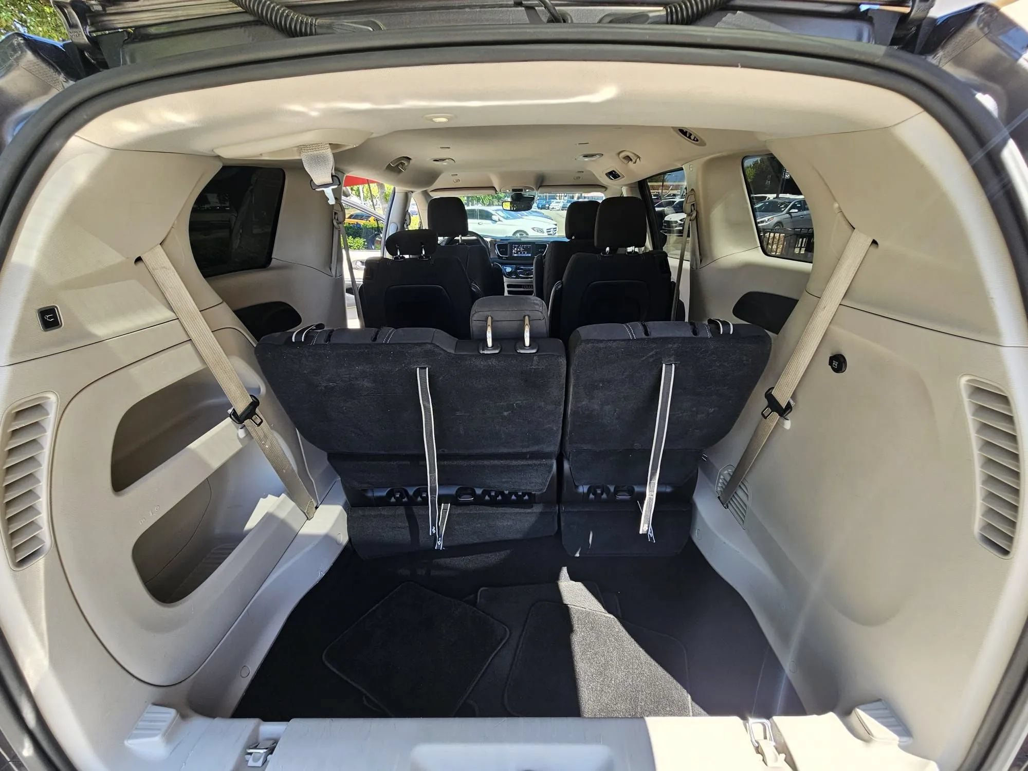 Used 2023 Chrysler Voyager LX FWD image 16