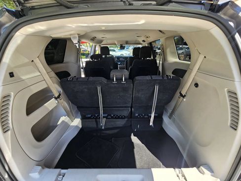 Used 2023 Chrysler Voyager LX FWD image 16