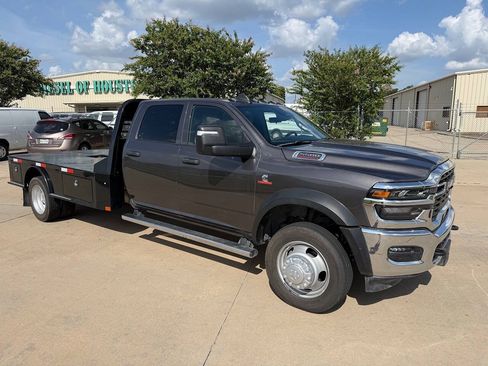 Used 2026 RAM 5500 Tradesman w/ Chrome Appearance Group AWD/4WD image 3