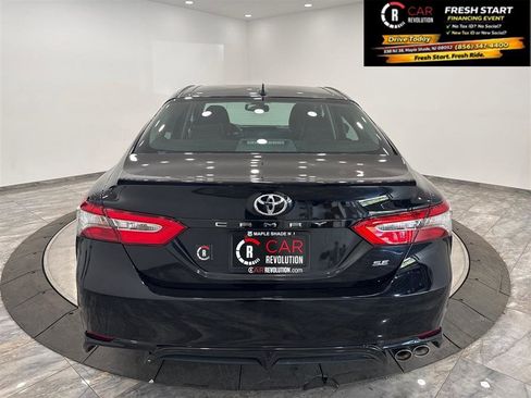 Used 2019 Toyota Camry SE w/ Convenience Package FWD image 6