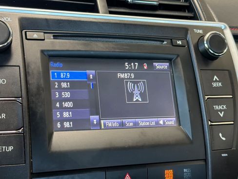 Used 2017 Toyota Camry SE FWD image 18